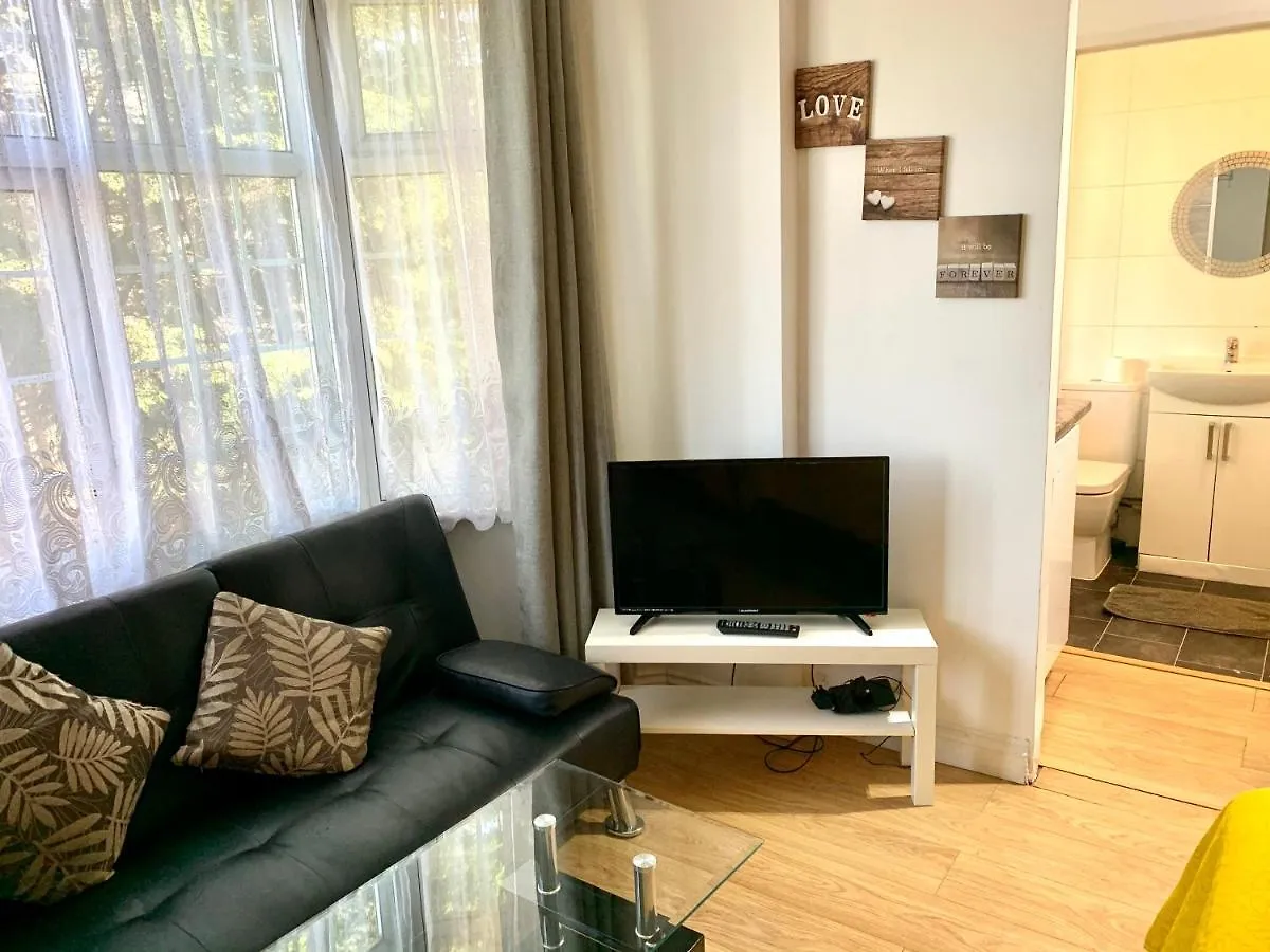 London Luxury Ensuite Apartment Ilford United Kingdom