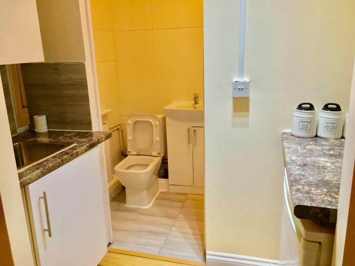 London Luxury Ensuite Apartment Ilford