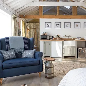 3* Bed & Breakfast Crafts Hill Barn