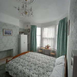  Guest house Mari London For Holiday